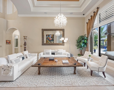 10771 Versailles Boulevard - Photo Thumbnail 4