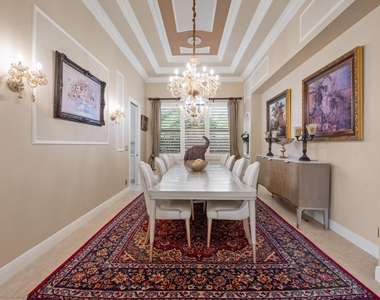 10771 Versailles Boulevard - Photo Thumbnail 13