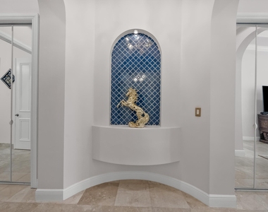 10771 Versailles Boulevard - Photo Thumbnail 16