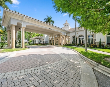 10771 Versailles Boulevard - Photo Thumbnail 55