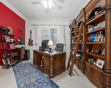10771 Versailles Boulevard - Photo Thumbnail 14