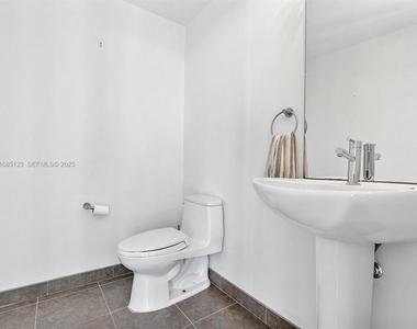 7935 East Drive - Photo Thumbnail 28