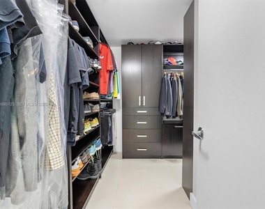 7935 East Drive - Photo Thumbnail 10