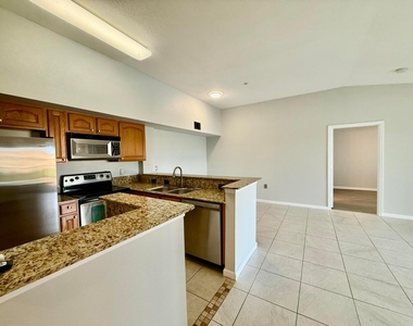271 Sw Palm Drive - Photo Thumbnail 4
