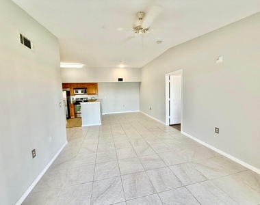 271 Sw Palm Drive - Photo Thumbnail 9