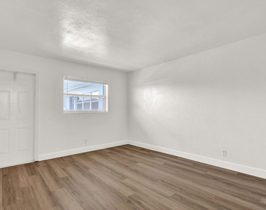 2701 Avenue E - Photo Thumbnail 13