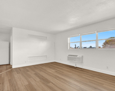 2701 Avenue E - Photo Thumbnail 8