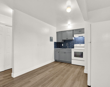 2701 Avenue E - Photo Thumbnail 5