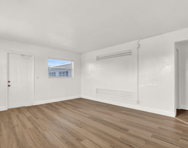 2701 Avenue E - Photo Thumbnail 6