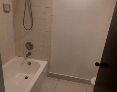 19111 Glenmoor Drive - Photo Thumbnail 6