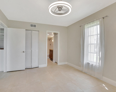 450 Nw 20th Street - Photo Thumbnail 11