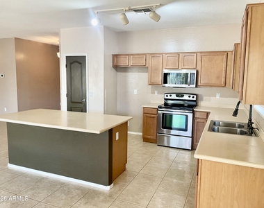 17456 W Ashley Drive - Photo Thumbnail 5