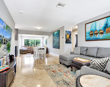 1041 Sw 32nd Street - Photo Thumbnail 2