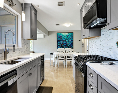 1041 Sw 32nd Street - Photo Thumbnail 22