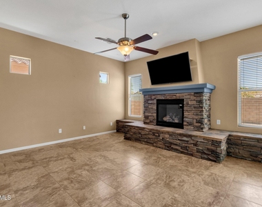 2403 E Robb Lane - Photo Thumbnail 28
