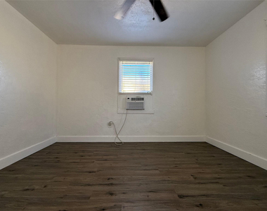 1739 Moffett Street - Photo Thumbnail 8