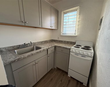 1739 Moffett Street - Photo Thumbnail 4