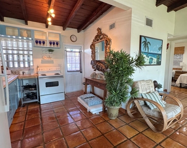 256 E 24th Street - Photo Thumbnail 22