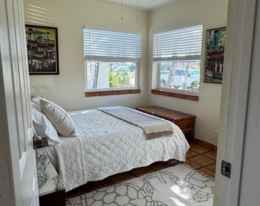 256 E 24th Street - Photo Thumbnail 1