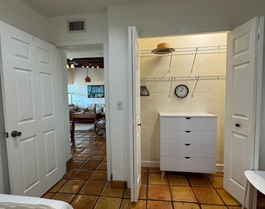 256 E 24th Street - Photo Thumbnail 7