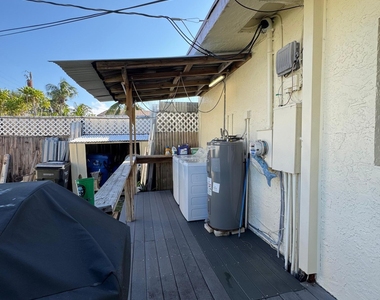 256 E 24th Street - Photo Thumbnail 17