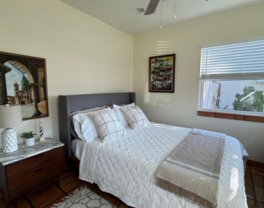 256 E 24th Street - Photo Thumbnail 3