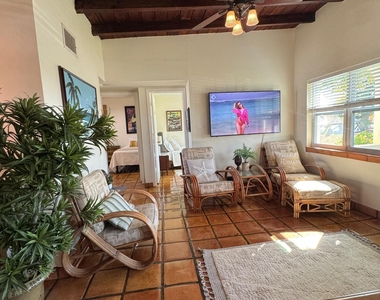 256 E 24th Street - Photo Thumbnail 13