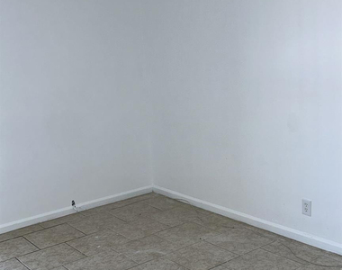 1500 N Congress Avenue - Photo Thumbnail 2