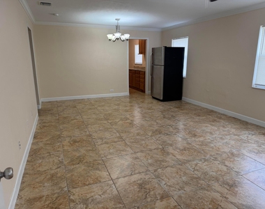 926 14th Street - Photo Thumbnail 14