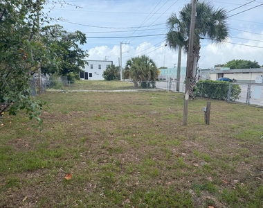926 14th Street - Photo Thumbnail 15