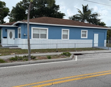 926 14th Street - Photo Thumbnail 2