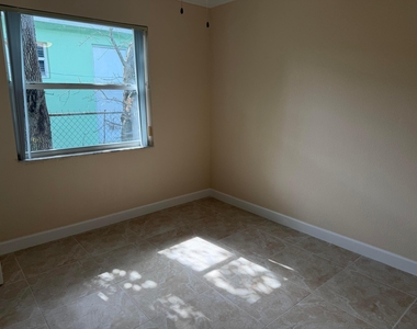 926 14th Street - Photo Thumbnail 11