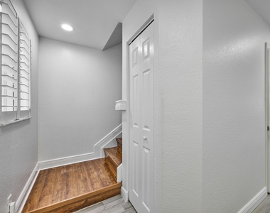 6725 Old Farm Trail - Photo Thumbnail 3