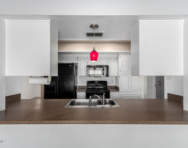 4404 S Mcallister Avenue - Photo Thumbnail 11