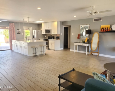 4404 S Rita Lane - Photo Thumbnail 2