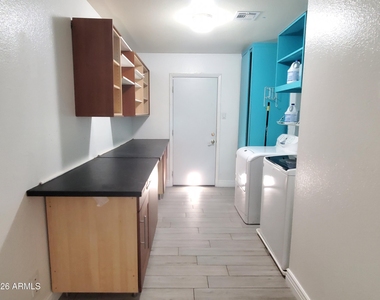 4404 S Rita Lane - Photo Thumbnail 10