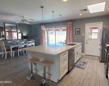 4404 S Rita Lane - Photo Thumbnail 6