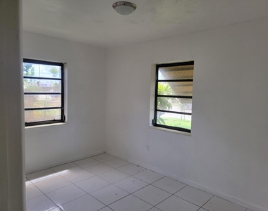275 Nw 187th Street - Photo Thumbnail 5