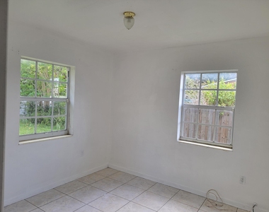 275 Nw 187th Street - Photo Thumbnail 3