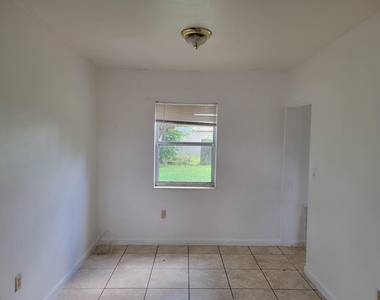 275 Nw 187th Street - Photo Thumbnail 4