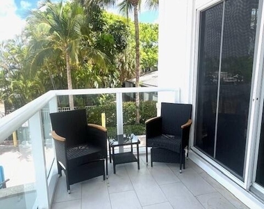 184 Lake Drive - Photo Thumbnail 4