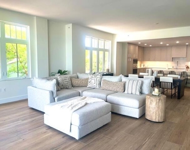 184 Lake Drive - Photo Thumbnail 8