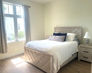184 Lake Drive - Photo Thumbnail 15