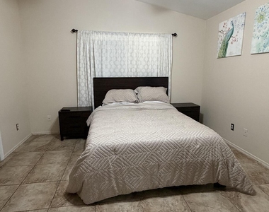 6806 N 77th Drive - Photo Thumbnail 15