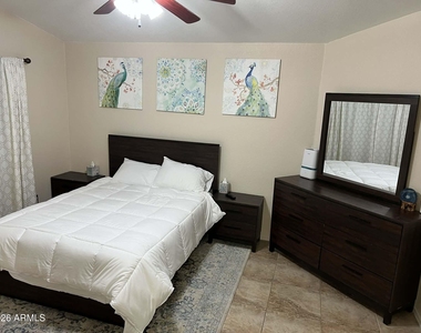 6806 N 77th Drive - Photo Thumbnail 12