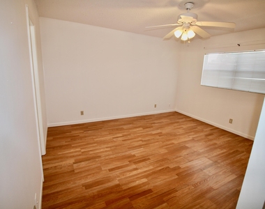 8405 Nw 61st Street - Photo Thumbnail 4