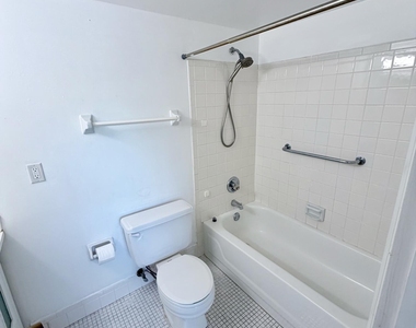 8405 Nw 61st Street - Photo Thumbnail 16