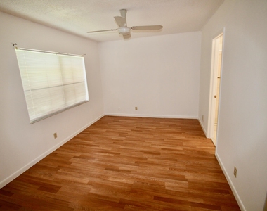 8405 Nw 61st Street - Photo Thumbnail 5