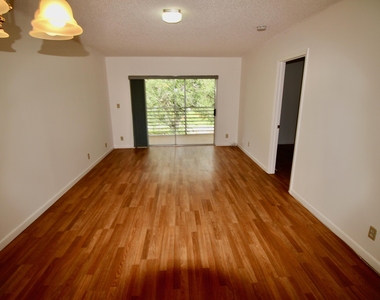 8405 Nw 61st Street - Photo Thumbnail 2