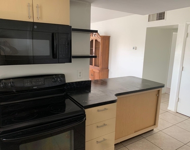 2624 Ne 32nd Street - Photo Thumbnail 1